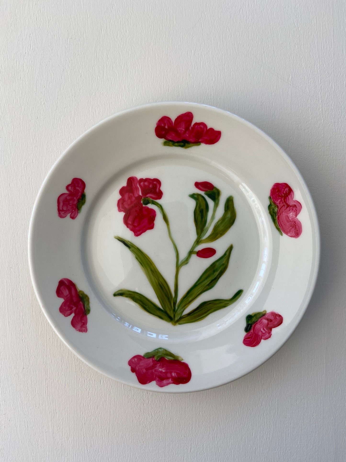 Dekorationstallrik röda blommor ø 18 cm